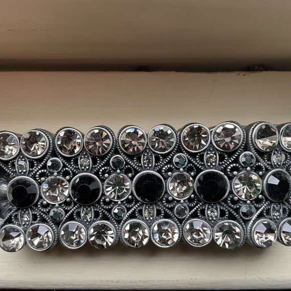 Vintage Look Wide Black, Gun Metal Chunky Hinged Bracelet - Picture 4 of 7